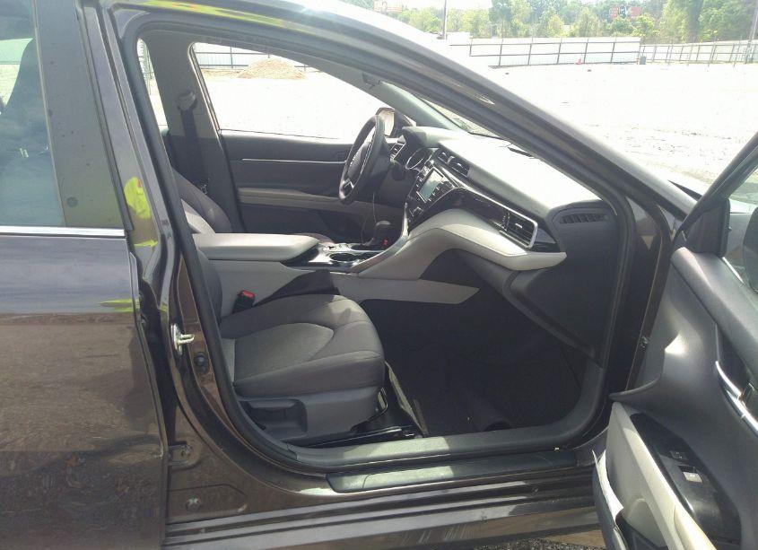 Photo 5 of 2020 Toyota Camry LE HYBRID (VIN 4T1C31AK9LU529904)