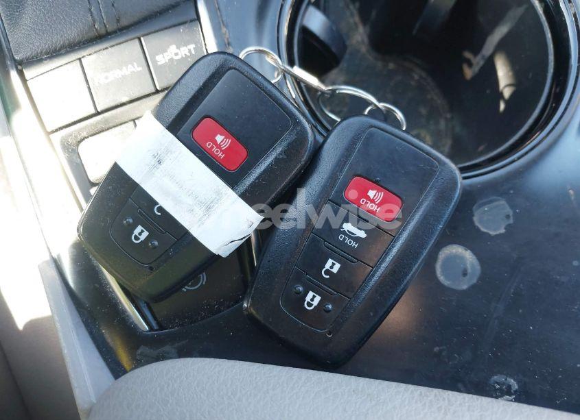 Photo 11 of 2020 Toyota Camry LE HYBRID (VIN 4T1C31AK9LU534343)