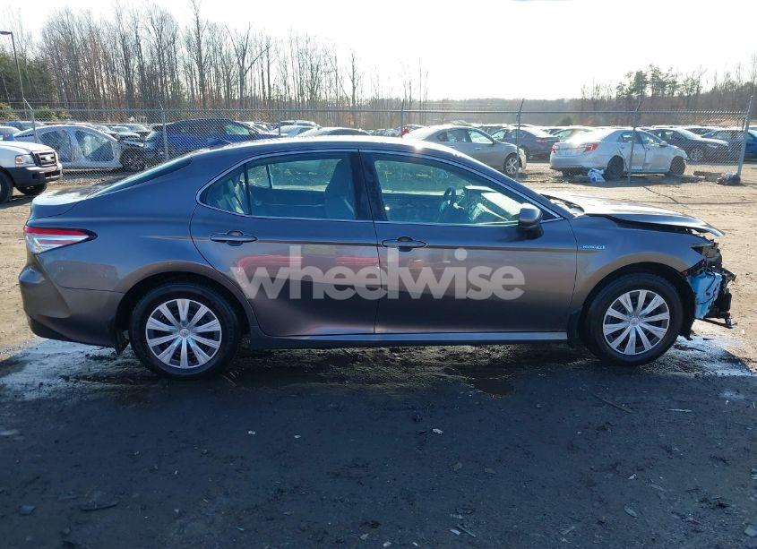 Photo 14 of 2020 Toyota Camry LE HYBRID (VIN 4T1C31AK9LU534343)