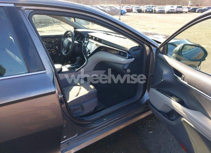 Photo 5 of 2020 Toyota Camry LE HYBRID (VIN 4T1C31AK9LU534343)