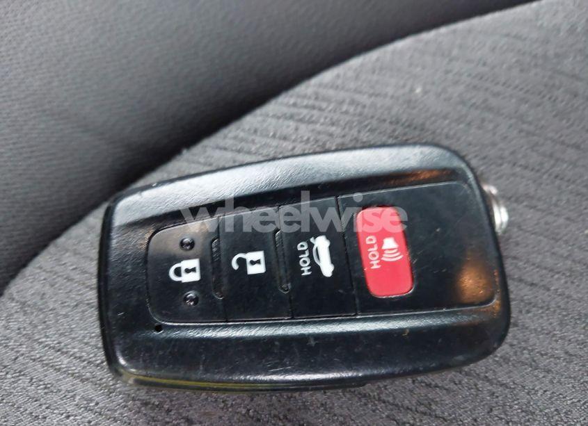 Photo 11 of 2020 Toyota Camry LE HYBRID (VIN 4T1C31AK9LU537310)