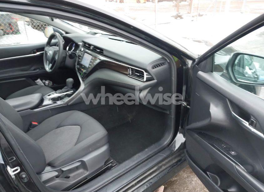 Photo 5 of 2020 Toyota Camry LE HYBRID (VIN 4T1C31AK9LU537310)