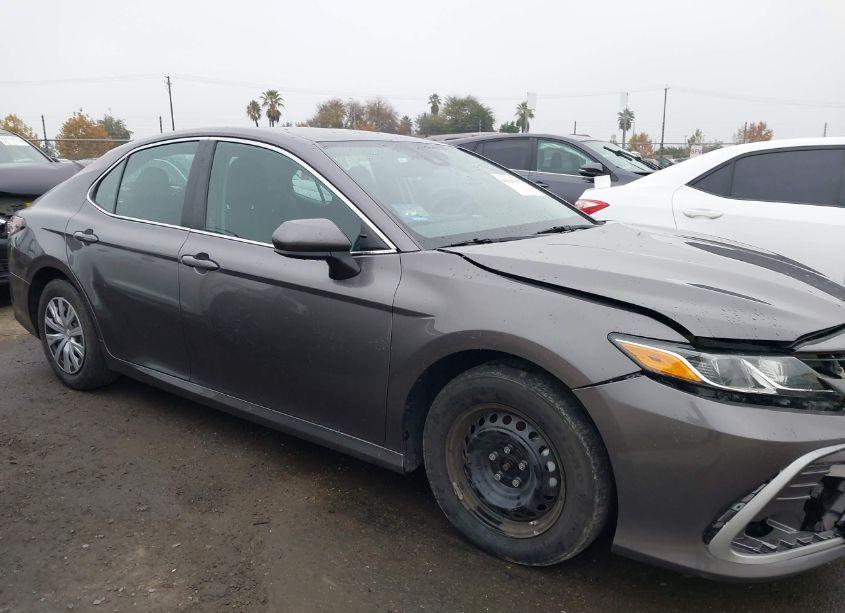 Photo 14 of 2022 Toyota Camry LE HYBRID (VIN 4T1C31AK9NU035707)