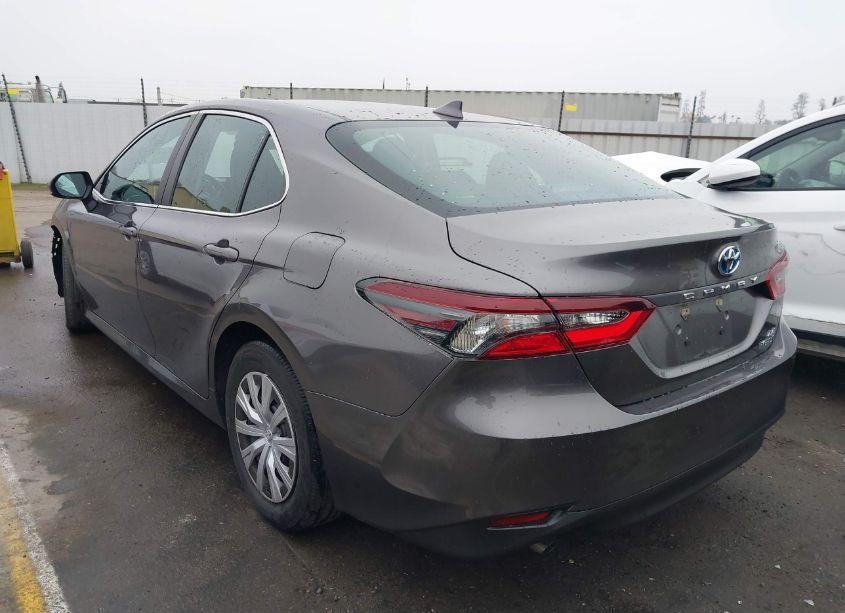 Photo 3 of 2022 Toyota Camry LE HYBRID (VIN 4T1C31AK9NU035707)