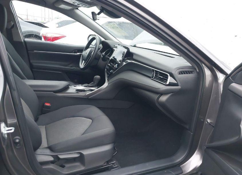 Photo 5 of 2022 Toyota Camry LE HYBRID (VIN 4T1C31AK9NU035707)