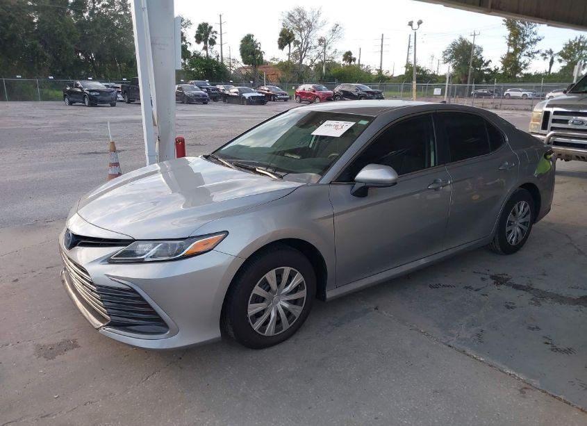 Photo 2 of 2024 Toyota Camry HYBRID LE (VIN 4T1C31AK9RU629414)