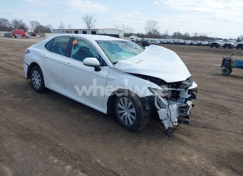 2020 Toyota Camry LE HYBRID (VIN 4T1C31AKXLU019674) main photo