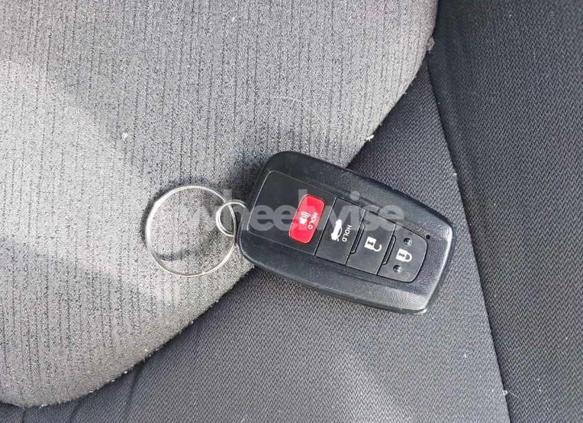 Photo 11 of 2020 Toyota Camry LE HYBRID (VIN 4T1C31AKXLU019674)