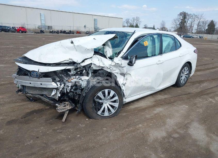 Photo 2 of 2020 Toyota Camry LE HYBRID (VIN 4T1C31AKXLU019674)