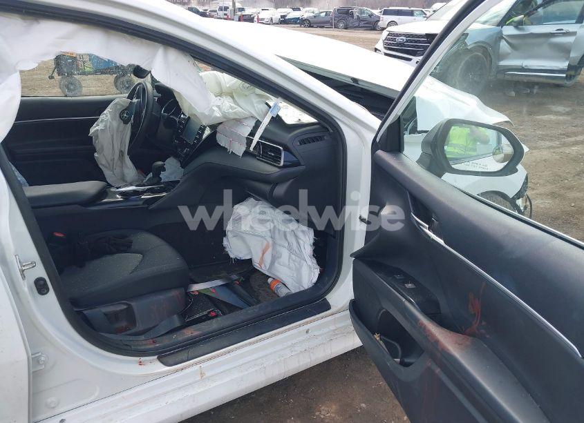 Photo 5 of 2020 Toyota Camry LE HYBRID (VIN 4T1C31AKXLU019674)