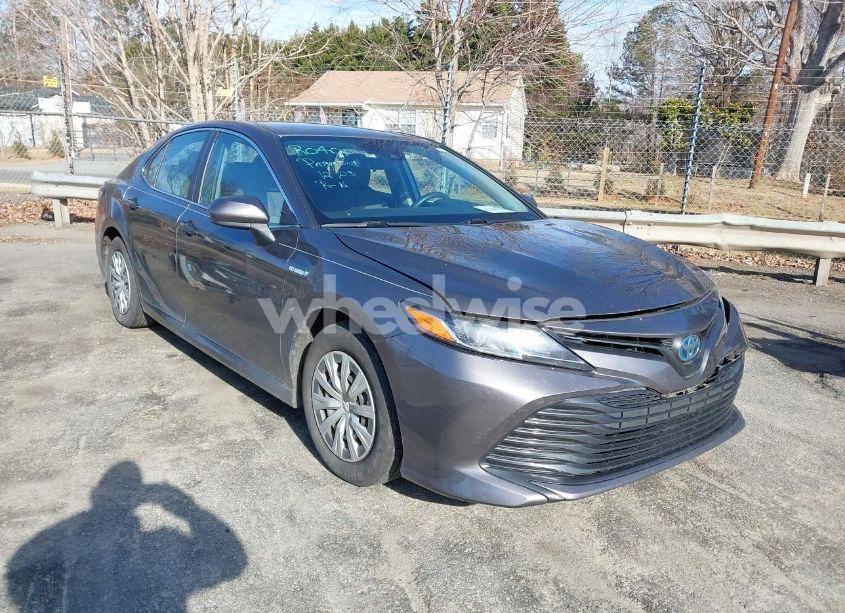 2020 Toyota Camry LE HYBRID (VIN 4T1C31AKXLU526574) main photo