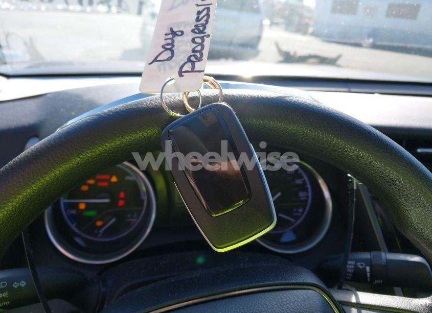 Photo 11 of 2020 Toyota Camry LE HYBRID (VIN 4T1C31AKXLU526574)