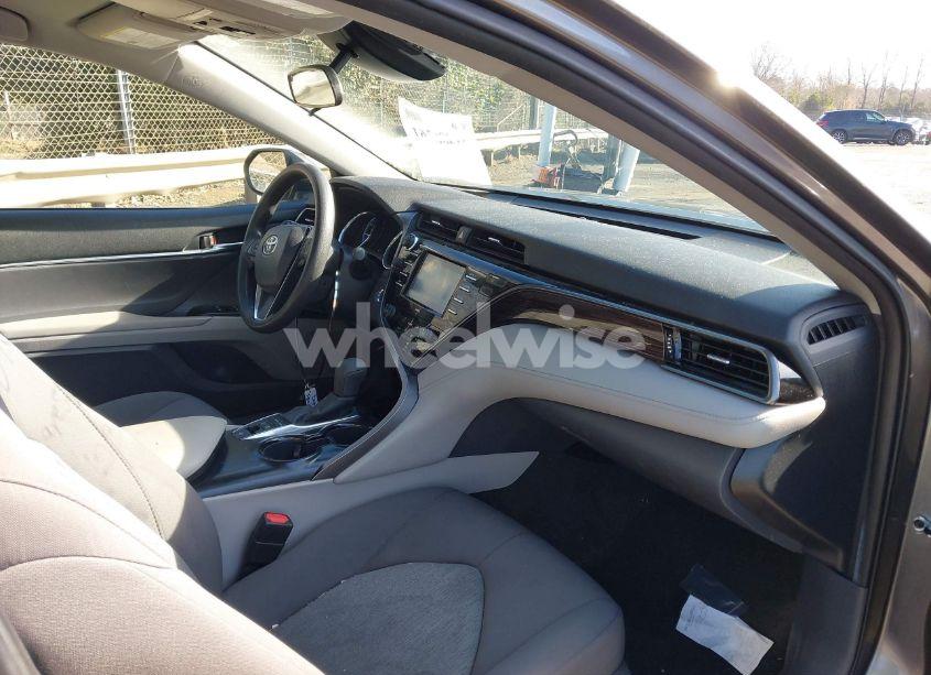 Photo 5 of 2020 Toyota Camry LE HYBRID (VIN 4T1C31AKXLU526574)
