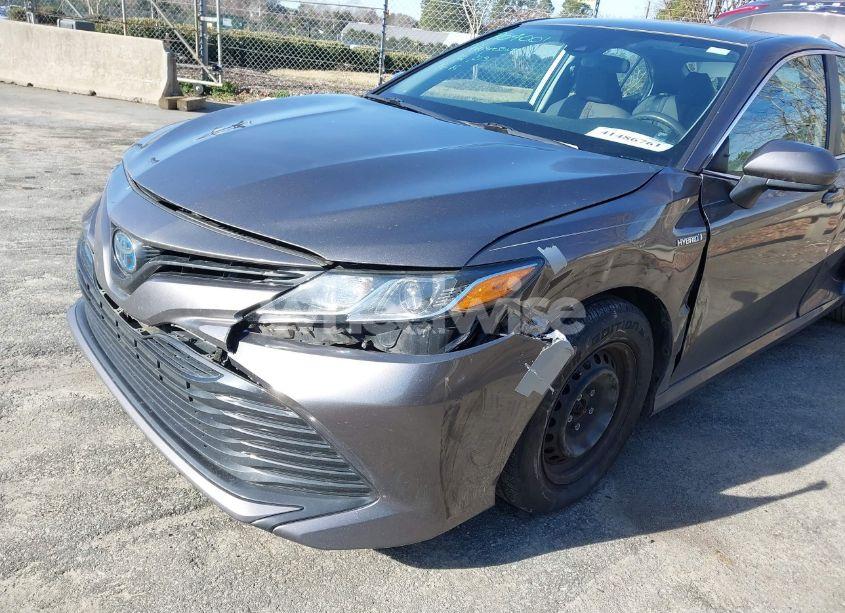 Photo 6 of 2020 Toyota Camry LE HYBRID (VIN 4T1C31AKXLU526574)