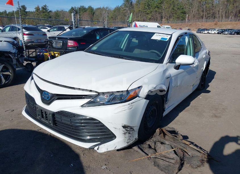 Photo 2 of 2020 Toyota Camry LE HYBRID (VIN 4T1C31AKXLU527708)