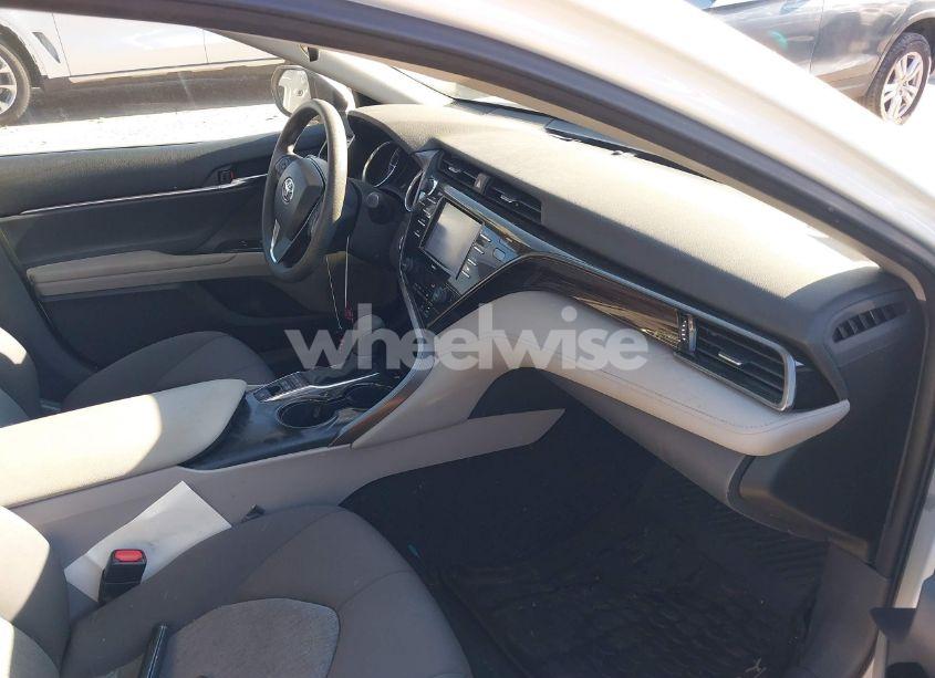 Photo 5 of 2020 Toyota Camry LE HYBRID (VIN 4T1C31AKXLU527708)