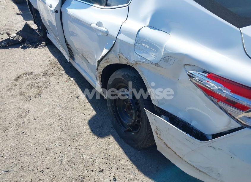 Photo 6 of 2020 Toyota Camry LE HYBRID (VIN 4T1C31AKXLU527708)