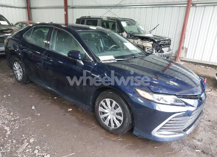 2021 Toyota Camry LE HYBRID (VIN 4T1C31AKXMU548706) main photo