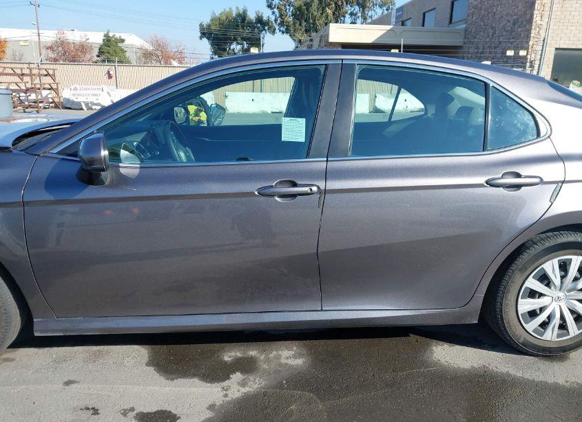 Photo 15 of 2022 Toyota Camry LE HYBRID (VIN 4T1C31AKXNU577009)
