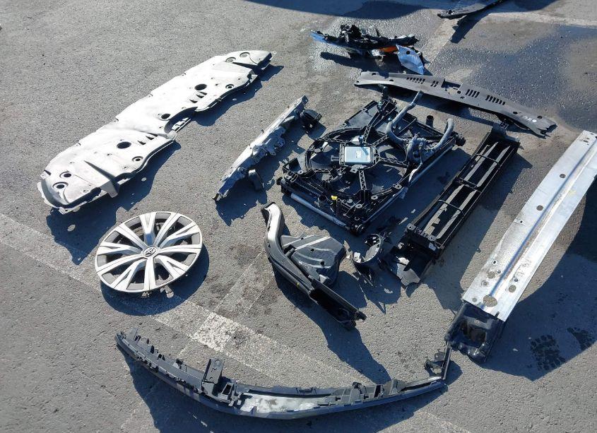 Photo 18 of 2022 Toyota Camry LE HYBRID (VIN 4T1C31AKXNU577009)