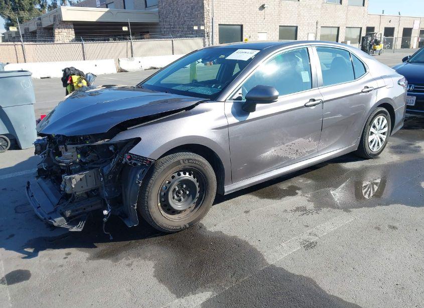 Photo 2 of 2022 Toyota Camry LE HYBRID (VIN 4T1C31AKXNU577009)