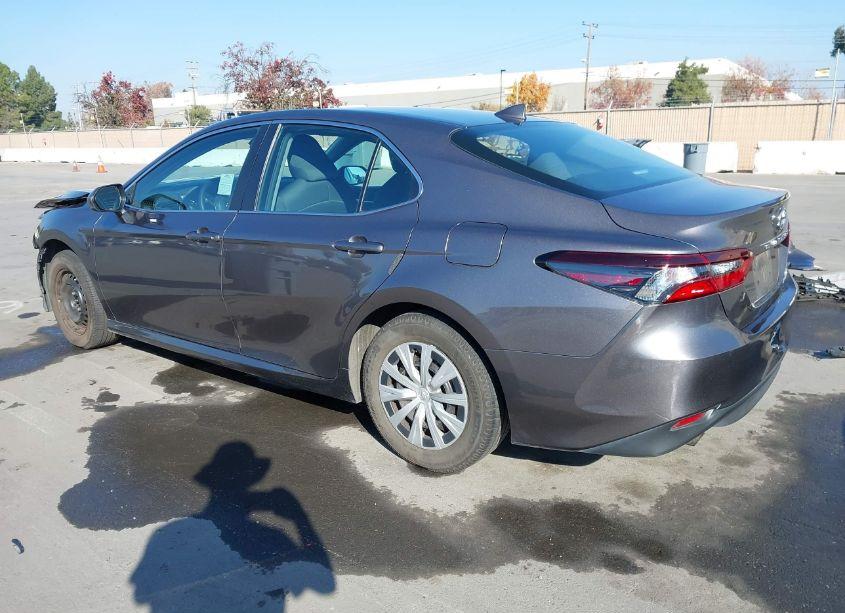 Photo 3 of 2022 Toyota Camry LE HYBRID (VIN 4T1C31AKXNU577009)