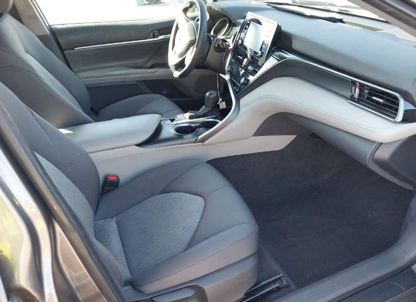 Photo 5 of 2022 Toyota Camry LE HYBRID (VIN 4T1C31AKXNU577009)
