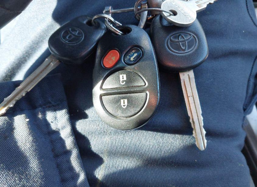 Photo 11 of 2008 Toyota Camry SOLARA SE V6 (VIN 4T1CA30P28U153620)