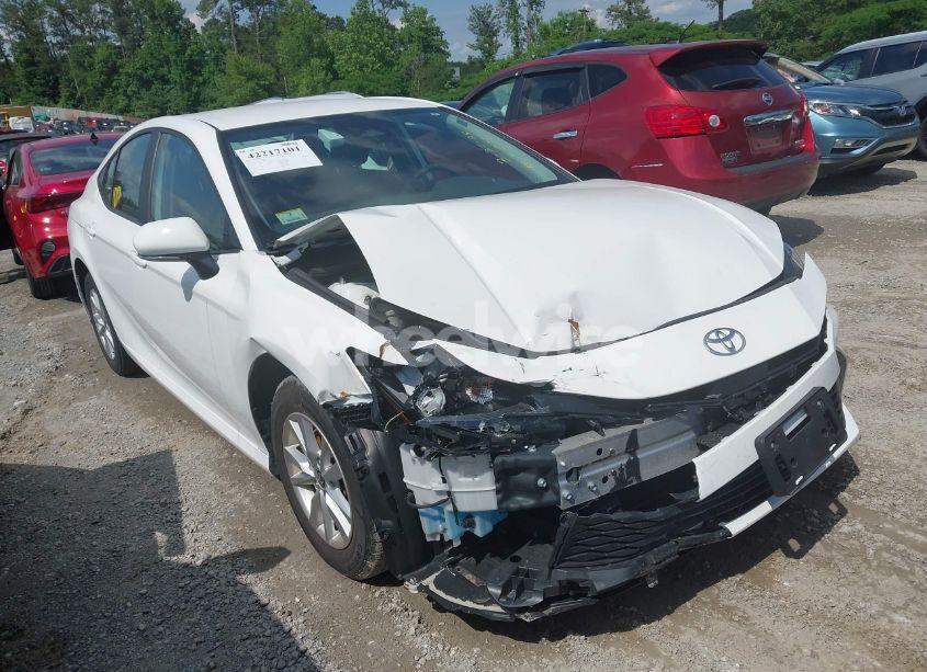 2025 Toyota Camry LE (VIN 4T1DAACK0SU020757) main photo