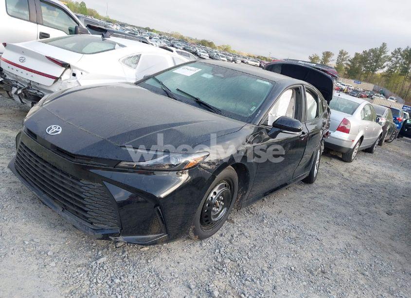 Photo 2 of 2025 Toyota Camry LE (VIN 4T1DAACK0SU028406)