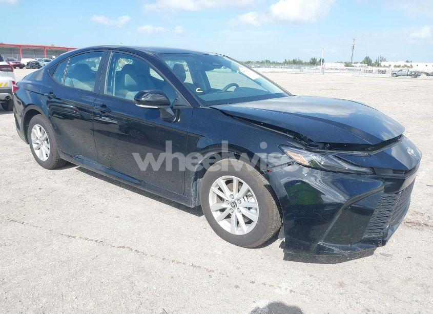2025 Toyota Camry LE (VIN 4T1DAACK0SU048381) main photo