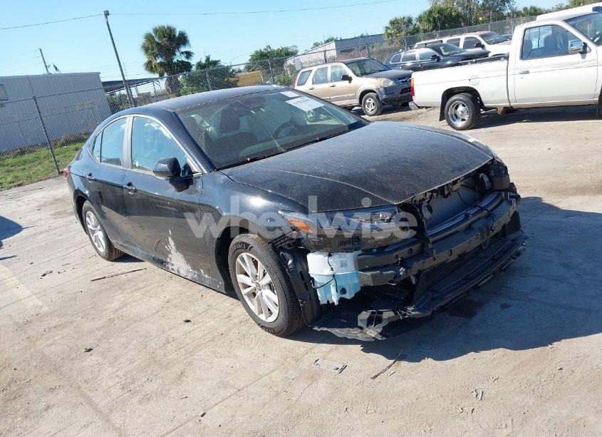 2025 Toyota Camry LE (VIN 4T1DAACK0SU052804) main photo
