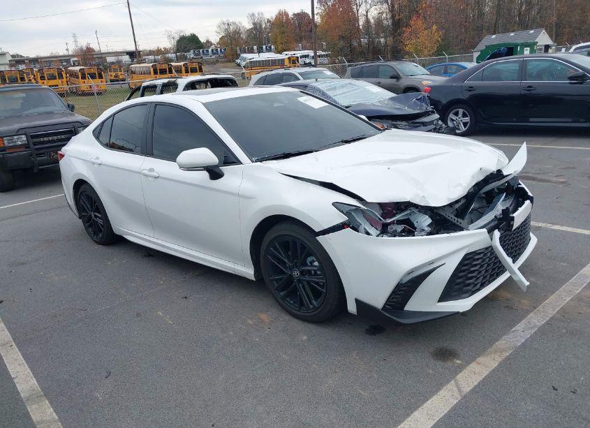 2025 Toyota Camry SE (VIN 4T1DAACK0SU062037) main photo