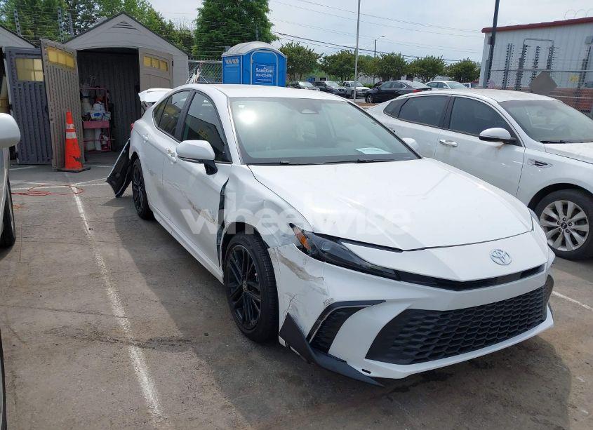 2025 Toyota Camry SE (VIN 4T1DAACK0SU076570) main photo