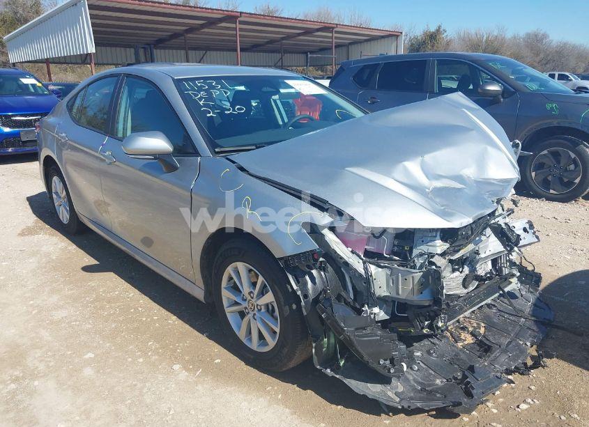 2025 Toyota Camry LE (VIN 4T1DAACK0SU100236) main photo