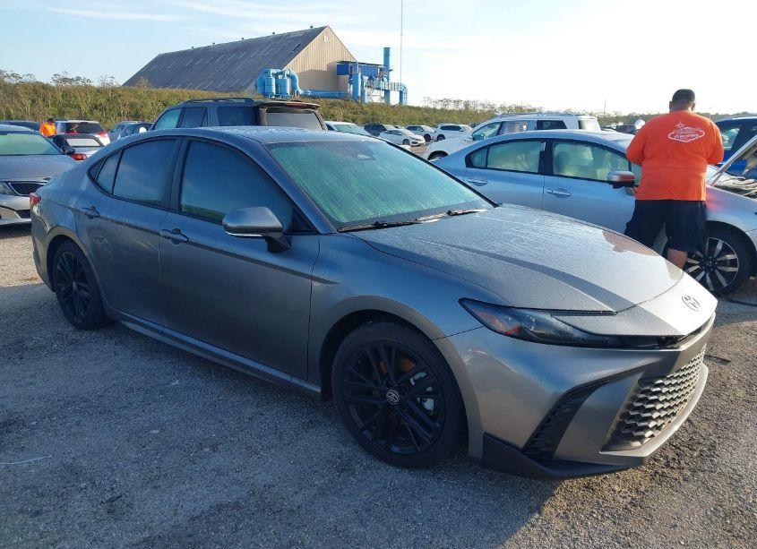 2025 Toyota Camry SE (VIN 4T1DAACK0SU506226) main photo