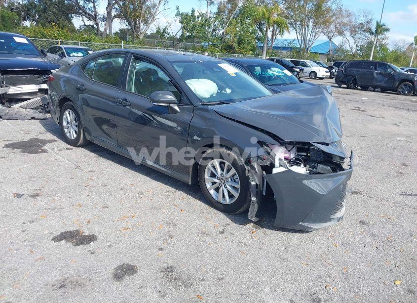 2025 Toyota Camry LE (VIN 4T1DAACK0SU533104) main photo