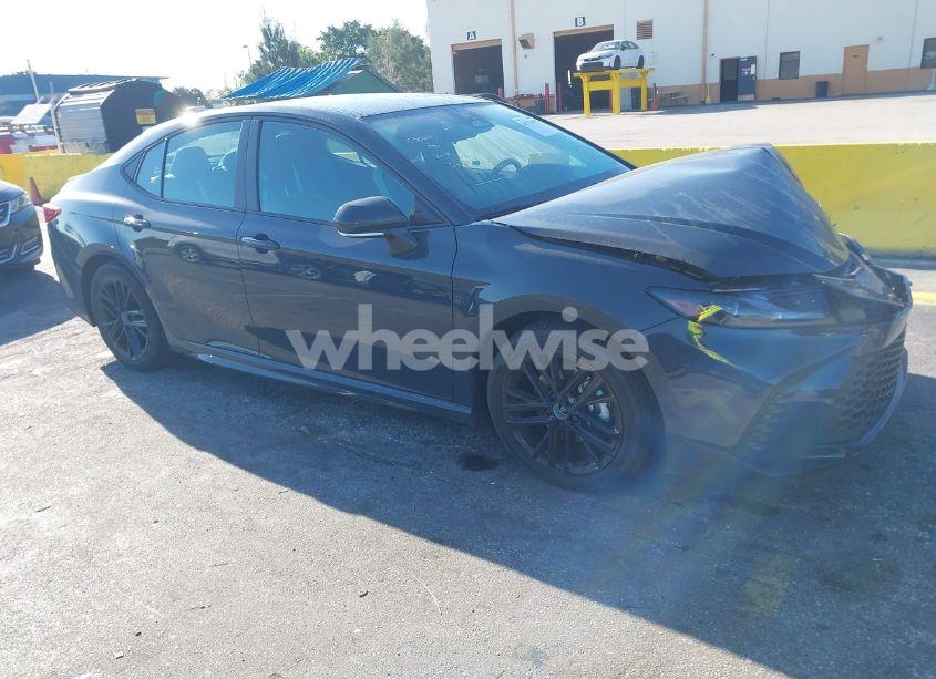 2025 Toyota Camry SE (VIN 4T1DAACK0SU556169) main photo