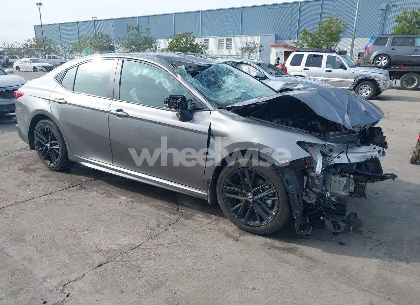 2025 Toyota Camry SE (VIN 4T1DAACK0SU563946) main photo