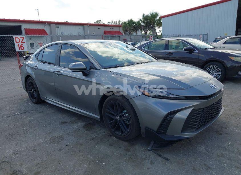 2025 Toyota Camry SE (VIN 4T1DAACK0SU565907) main photo