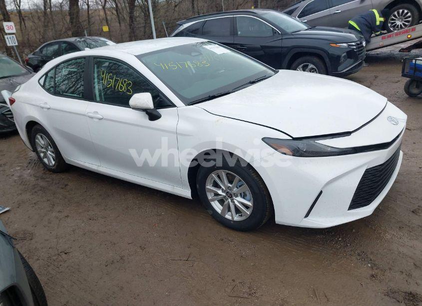 2025 Toyota Camry LE (VIN 4T1DAACK0SU568645) main photo