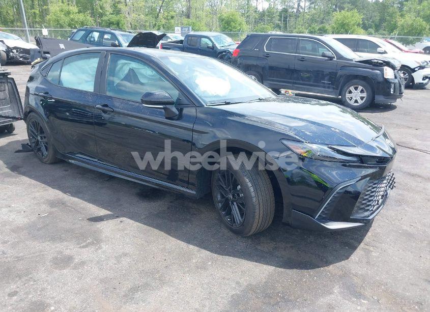 2025 Toyota Camry SE (VIN 4T1DAACK0SU593545) main photo