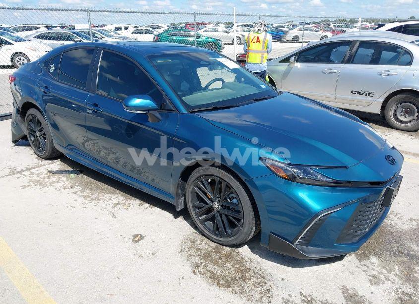 2025 Toyota Camry SE (VIN 4T1DAACK1SU006415) main photo