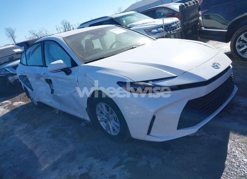 2025 Toyota Camry LE (VIN 4T1DAACK1SU097606) main photo