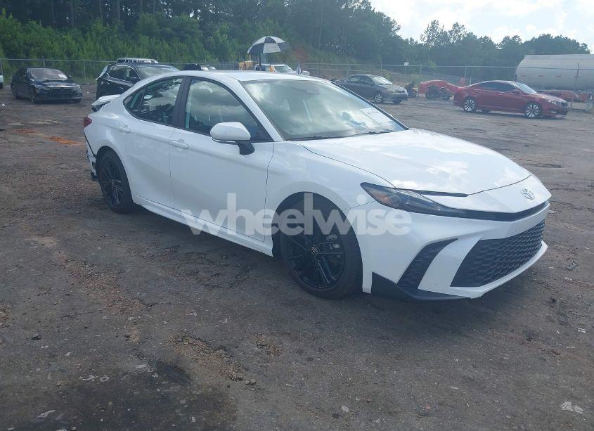 2025 Toyota Camry SE (VIN 4T1DAACK1SU135402) main photo