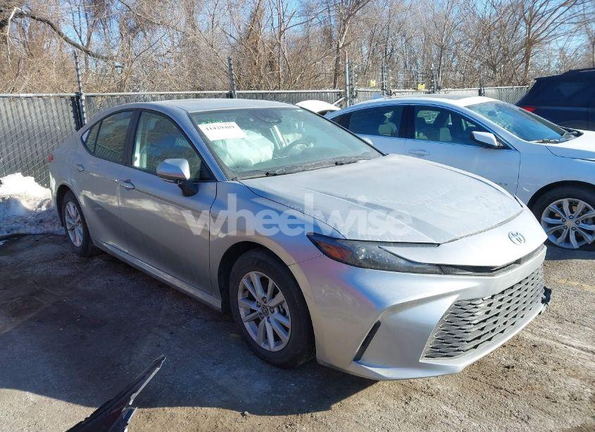 2025 Toyota Camry LE (VIN 4T1DAACK1SU515808) main photo