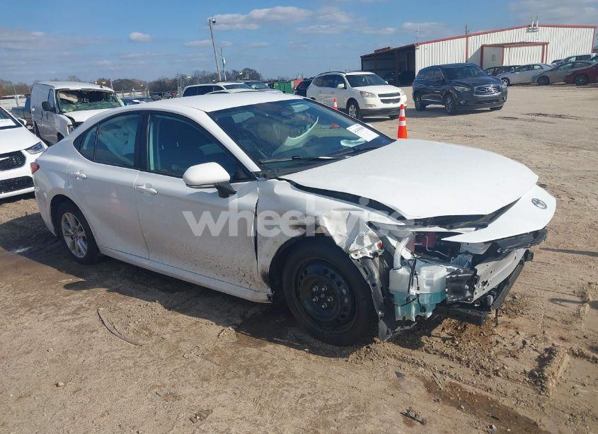 2025 Toyota Camry LE (VIN 4T1DAACK2SU000915) main photo