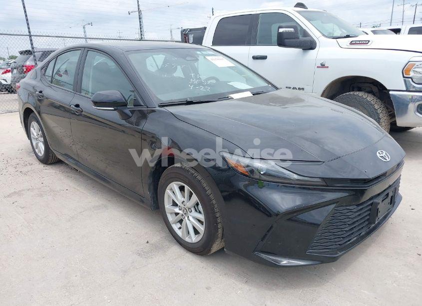 2025 Toyota Camry LE (VIN 4T1DAACK2SU032666) main photo