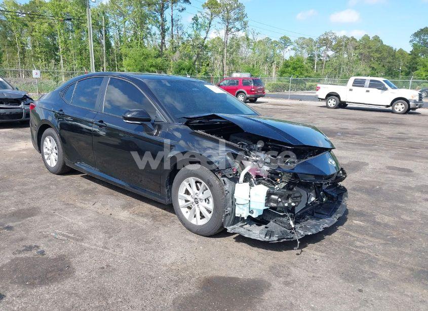 2025 Toyota Camry LE (VIN 4T1DAACK2SU124019) main photo