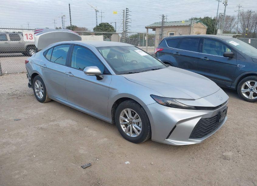 2025 Toyota Camry LE (VIN 4T1DAACK2SU505952) main photo